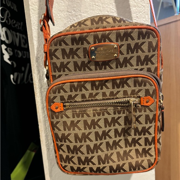 Michael Kors - Picture 1 of 6